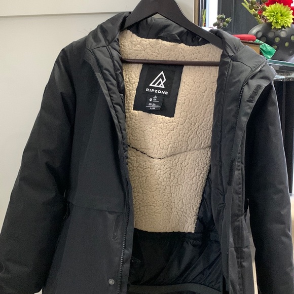 RIPZONE JACKET - Picture 1 of 2